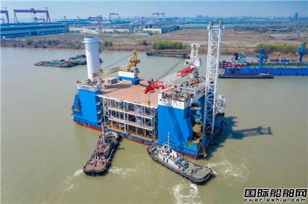 南通中遠(yuǎn)海運船務(wù)“鐵建潛01”改裝坐地式風(fēng)電安裝船出塢